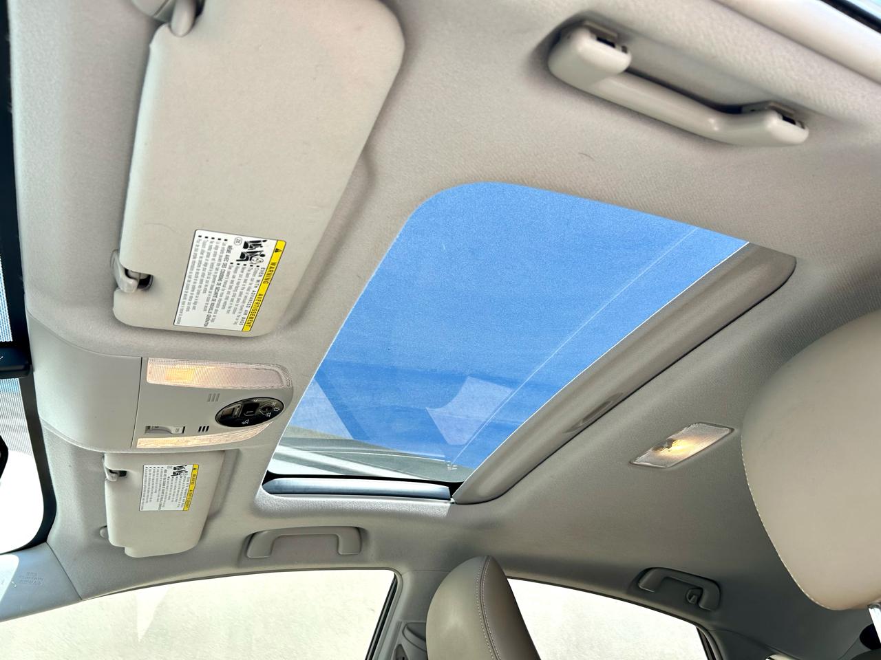 Toyota Prius Prius V 2012