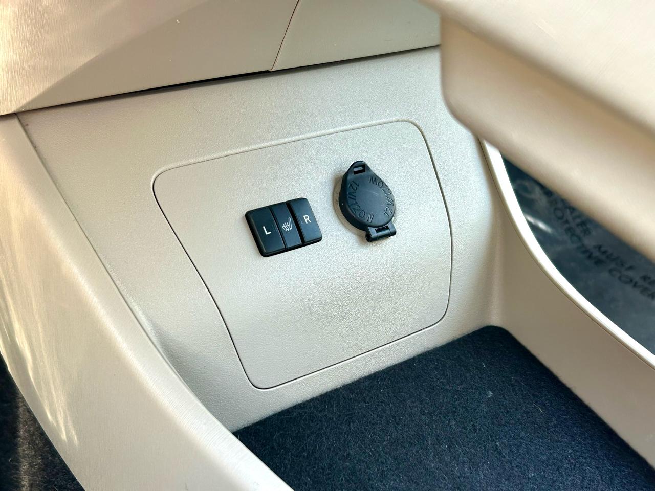 Toyota Prius Prius V 2012