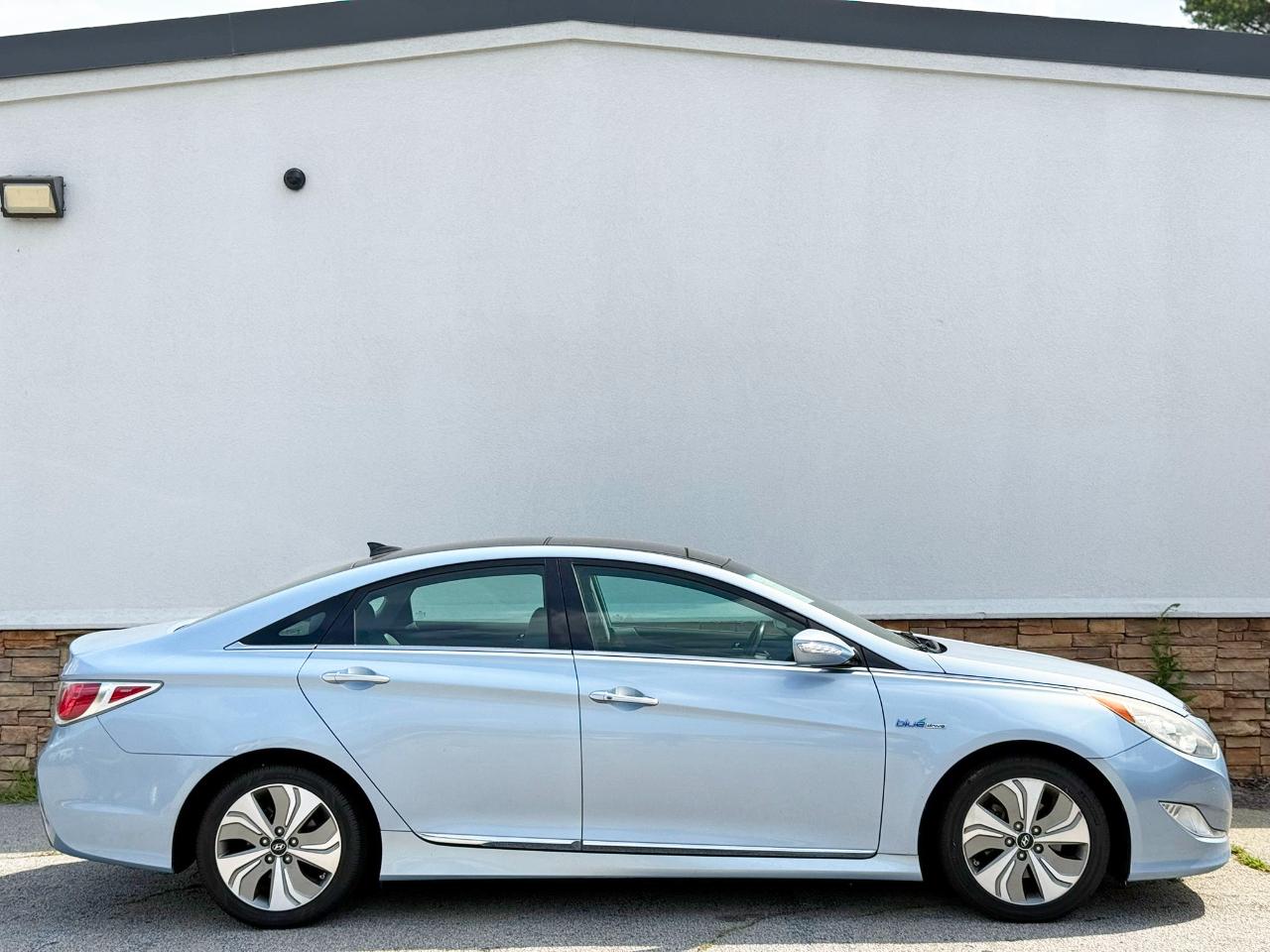 Hyundai Sonata Hybrid Sedan 2013