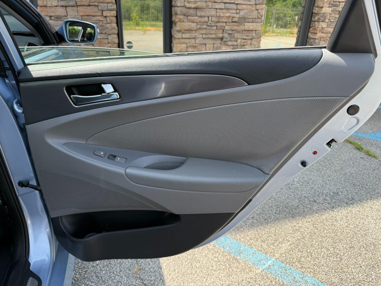 Hyundai Sonata Hybrid Sedan 2013