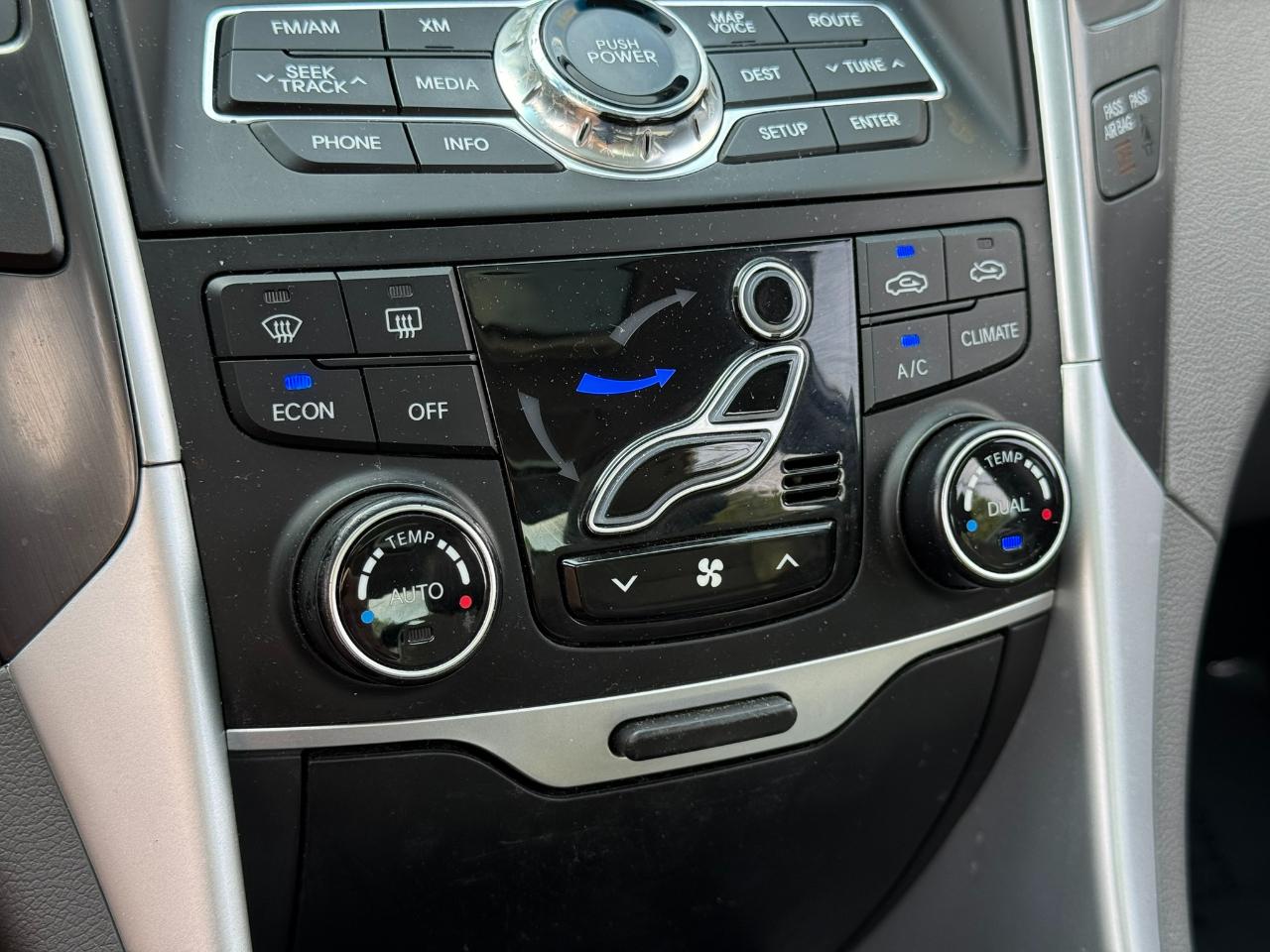 Hyundai Sonata Hybrid Sedan 2013