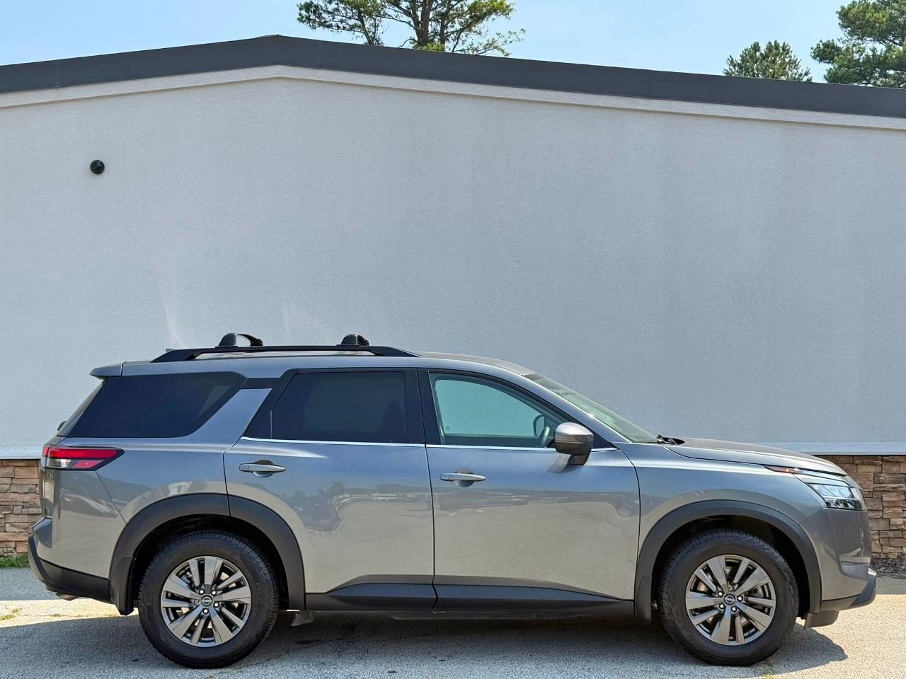 Nissan Pathfinder SV 2022