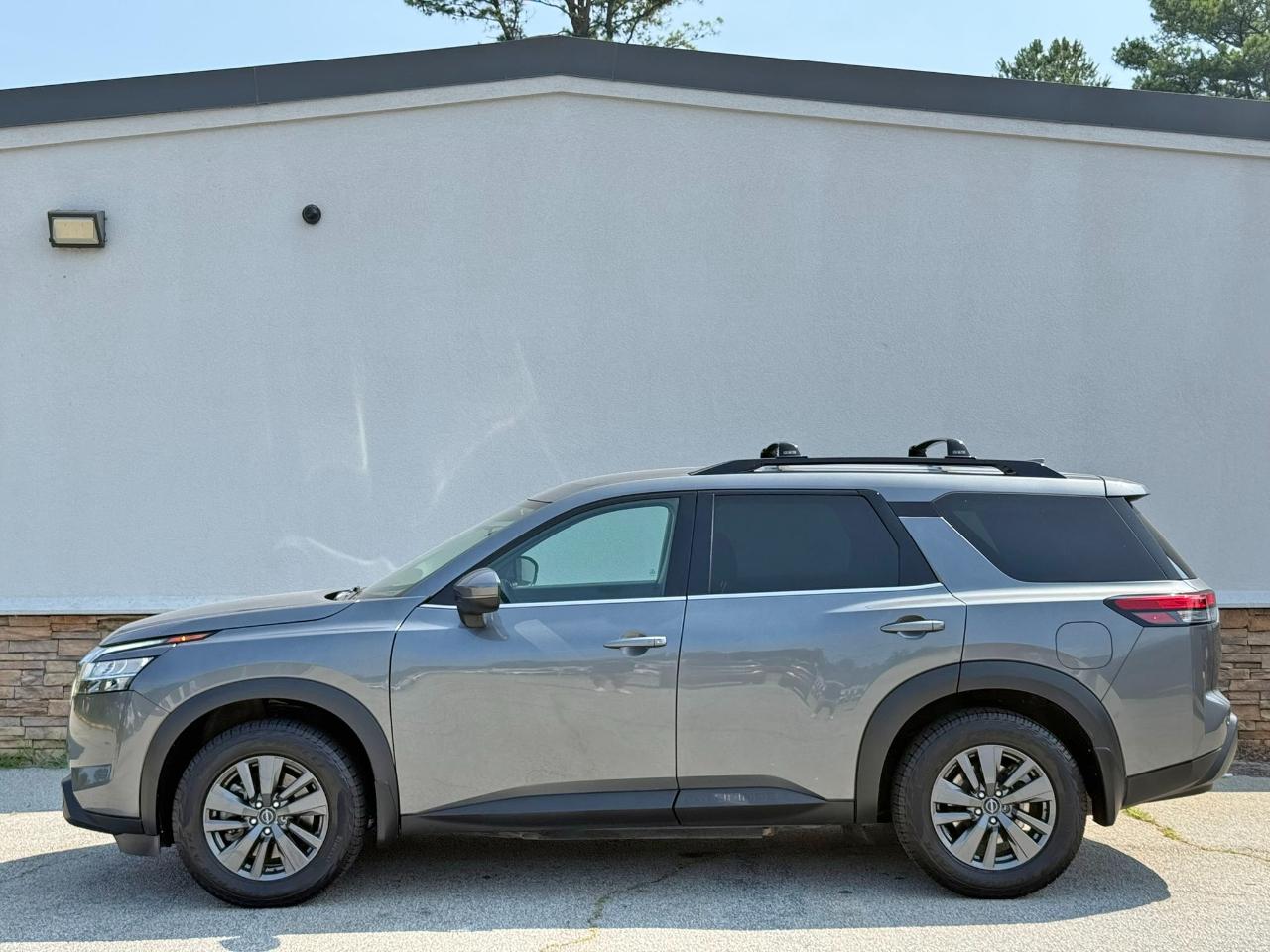 Nissan Pathfinder SV 2022