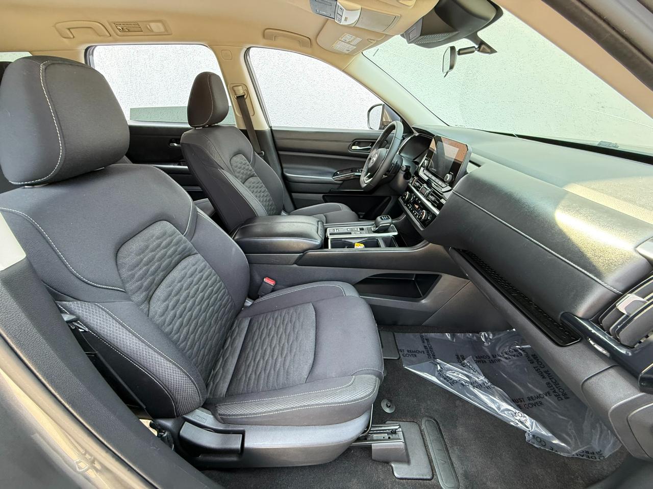 Nissan Pathfinder SV 2022
