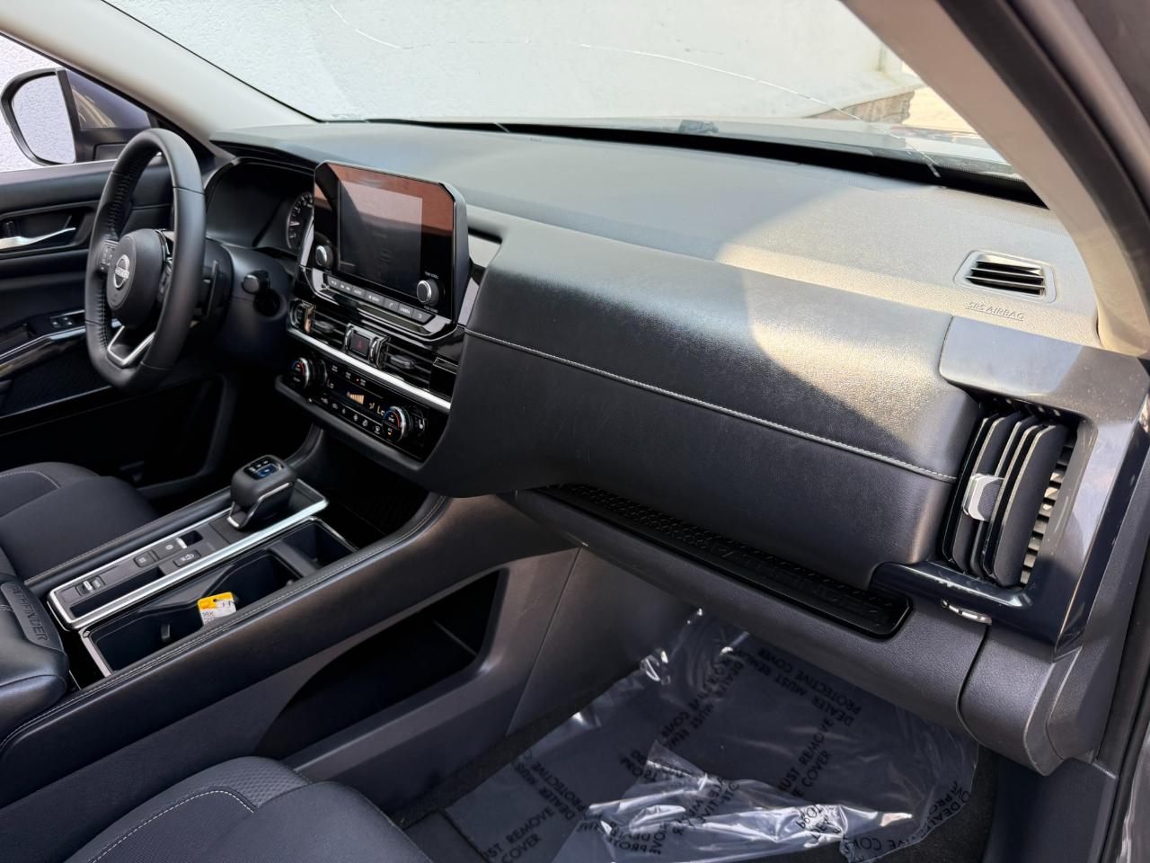 Nissan Pathfinder SV 2022