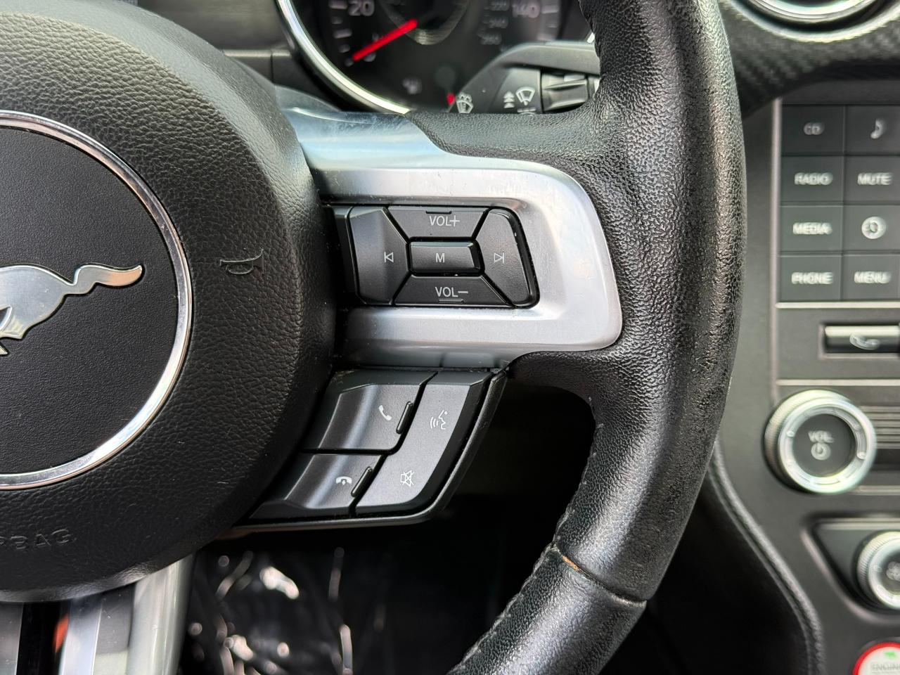 Ford Mustang V6 Coupe 2017
