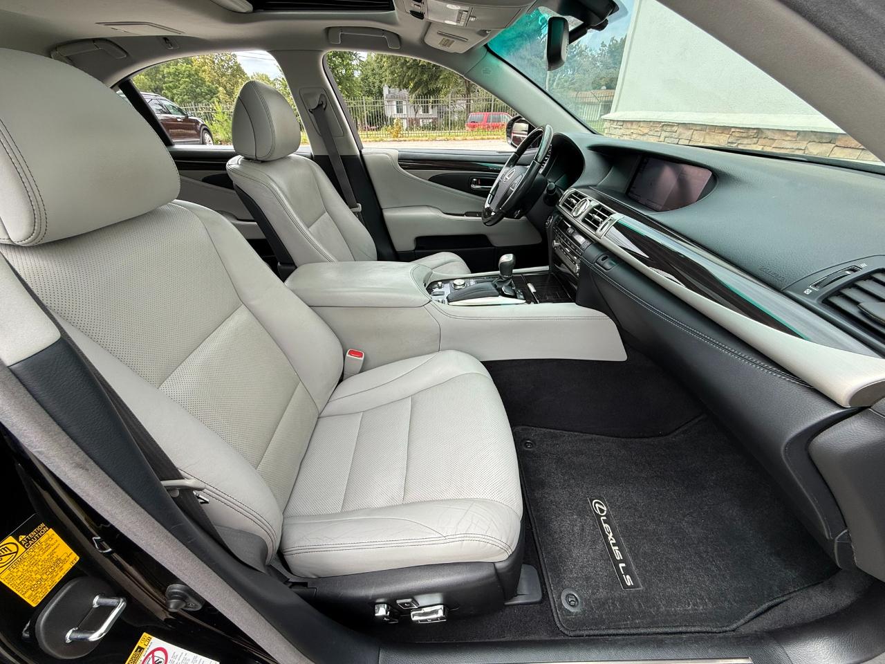 Lexus LS 460 Luxury Sedan AWD 2014