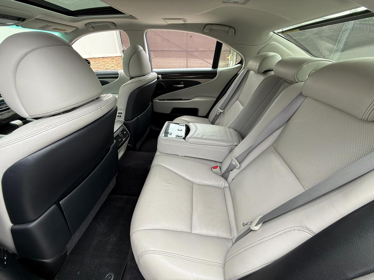 Lexus LS 460 Luxury Sedan AWD 2014