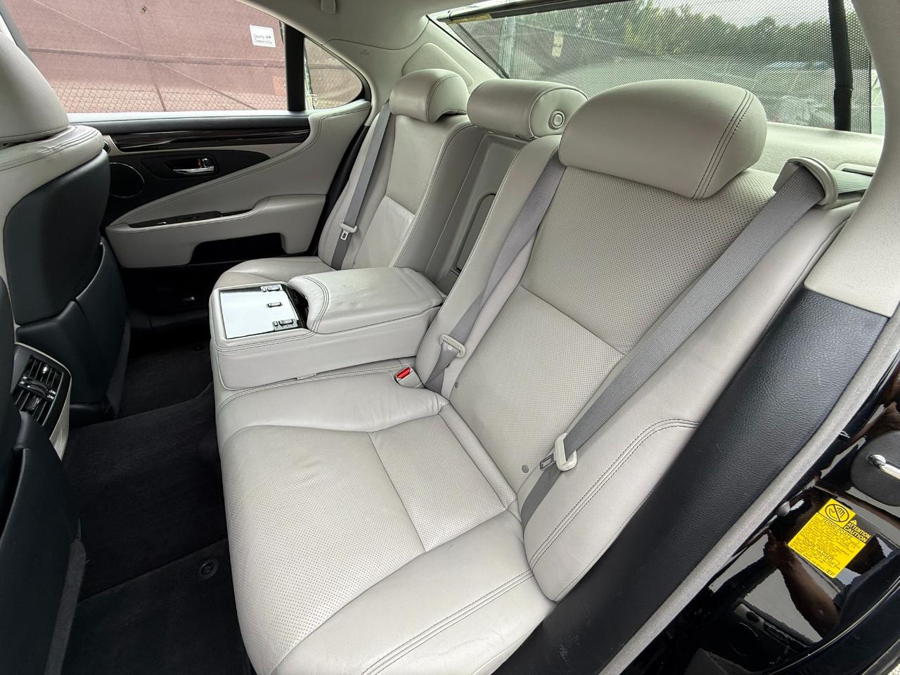 Lexus LS 460 Luxury Sedan AWD 2014