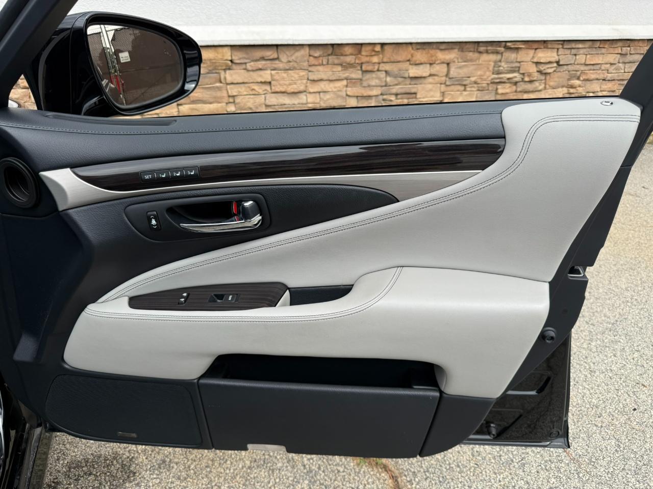 Lexus LS 460 Luxury Sedan AWD 2014