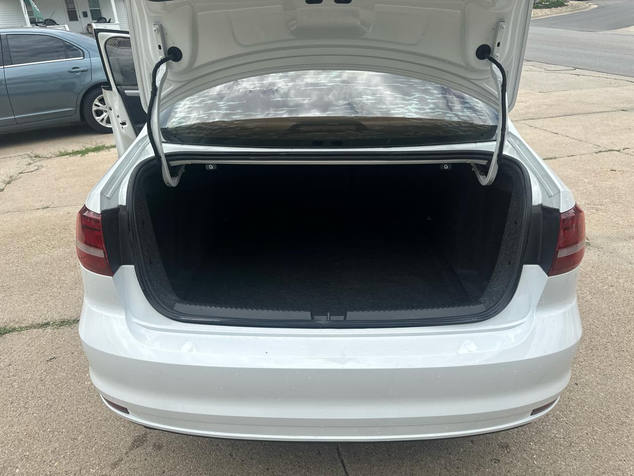 Volkswagen Jetta  2017