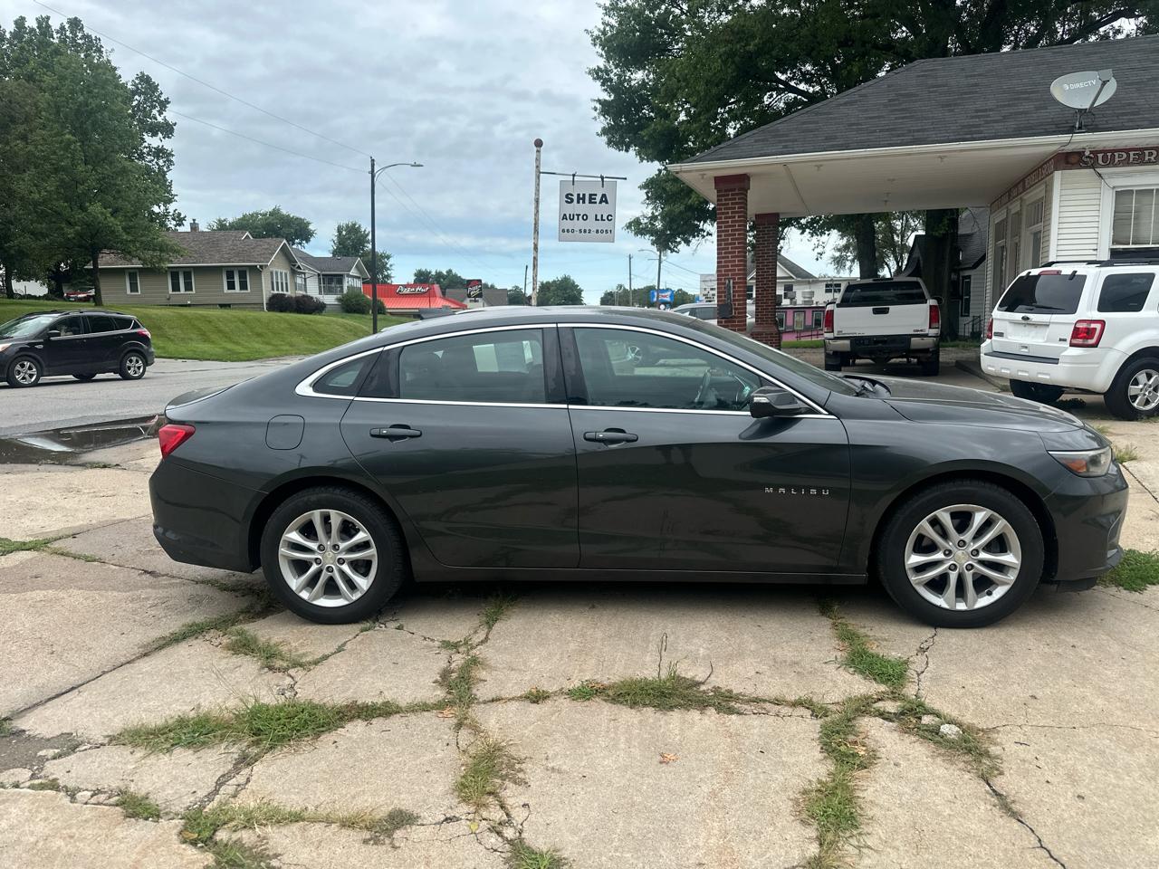 2017 Chevrolet Malibu 1LT - Photo 4