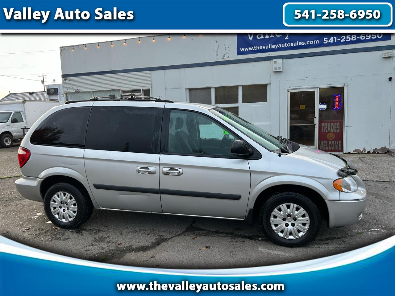 2006 Chrysler Town & Country Base