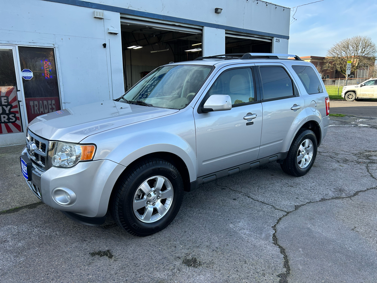 2010 Ford Escape Limited's photo