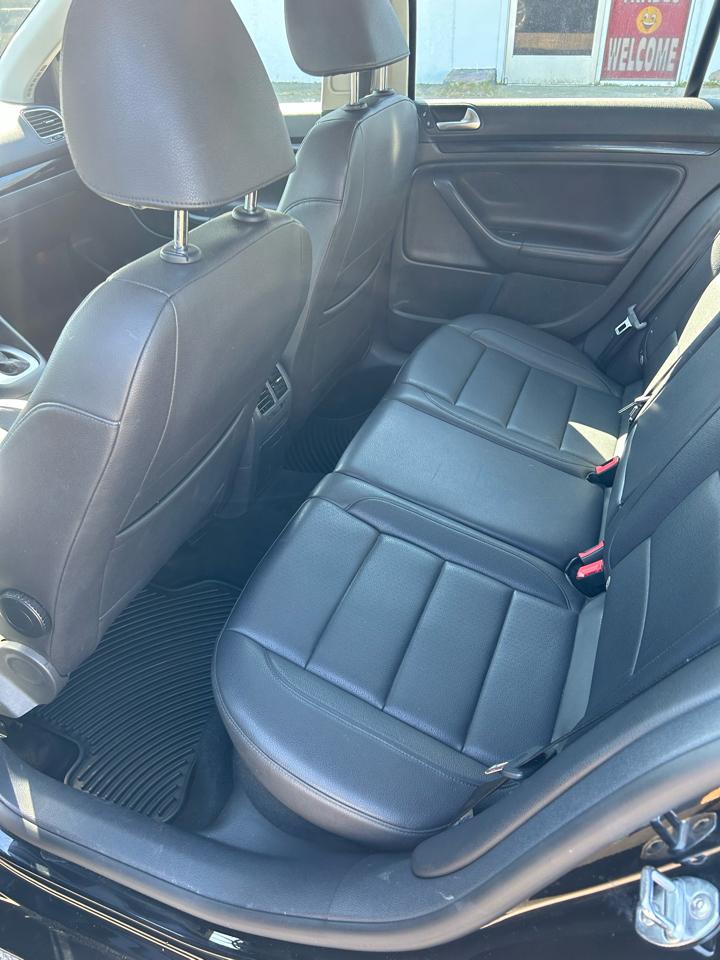 Volkswagen Jetta SportWagen 2.0L TDI 2011