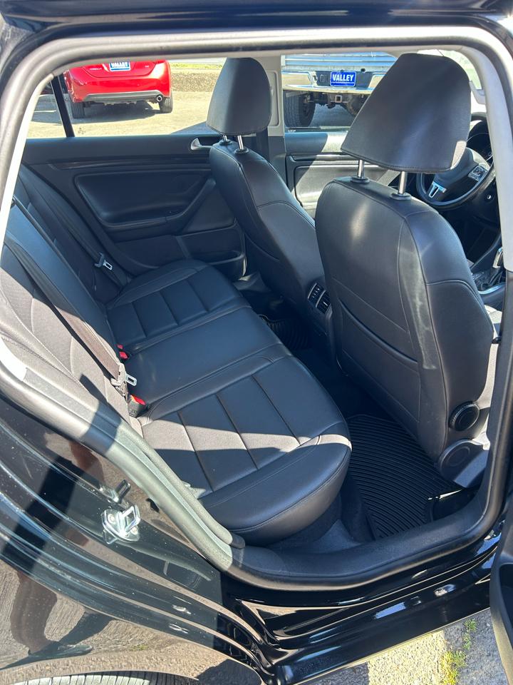 Volkswagen Jetta SportWagen 2.0L TDI 2011