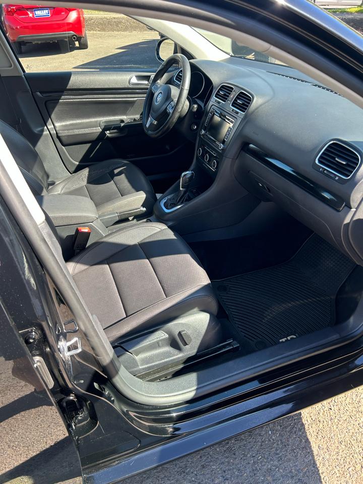 Volkswagen Jetta SportWagen 2.0L TDI 2011