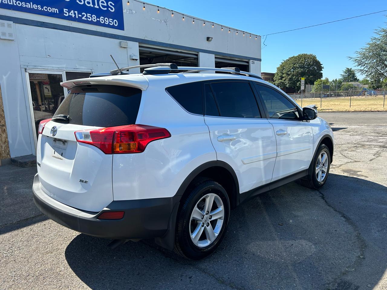 Toyota RAV4 XLE FWD 2013