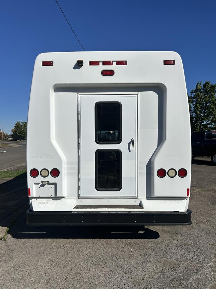 Ford Econoline Commercial Cutaway  2009