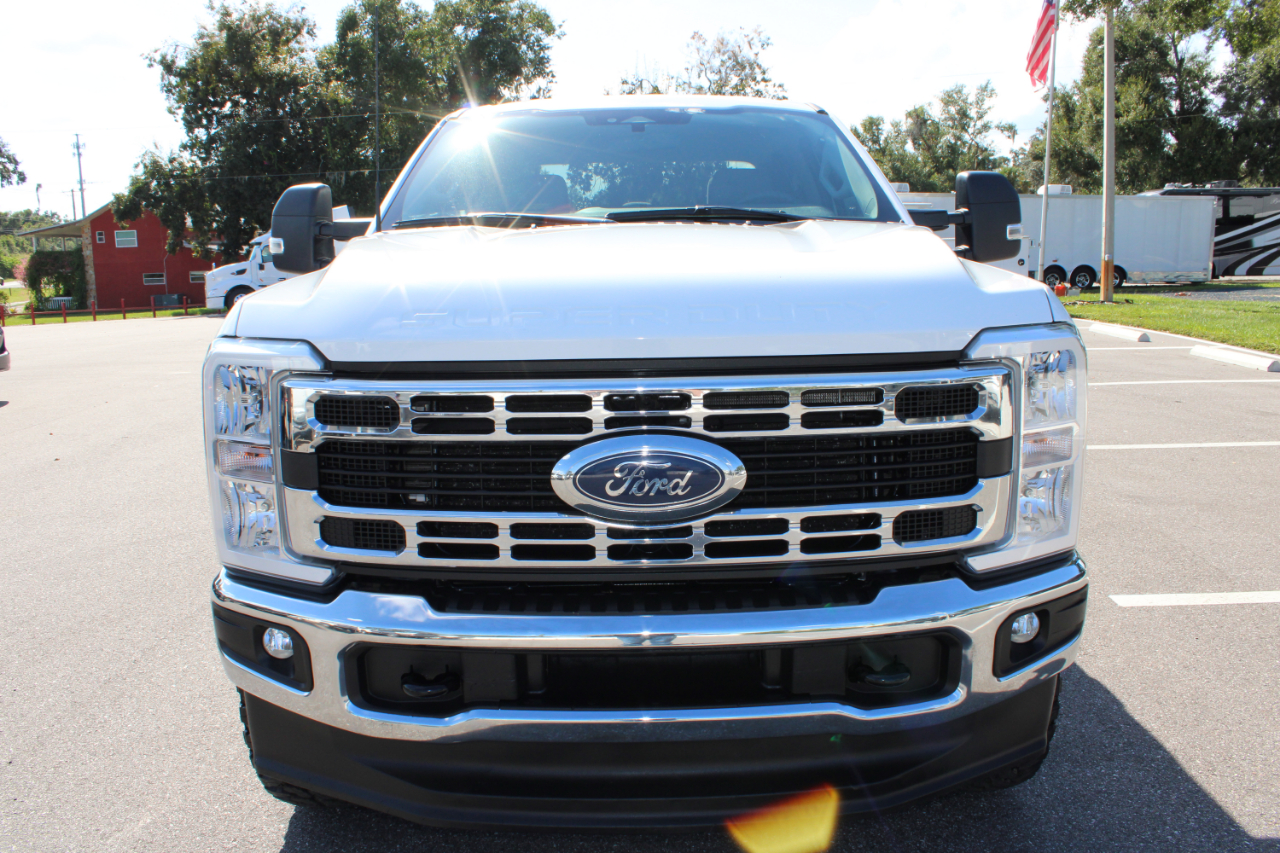 Ford F-250 SD XLT Crew Cab 4WD 2024 Ford F-250 SD XLT Crew Cab 4WD 2024