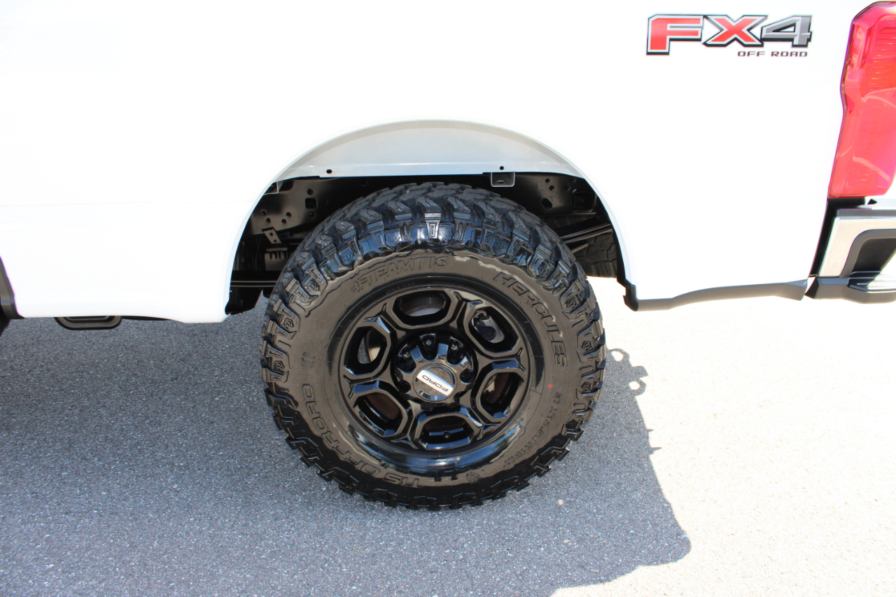 Ford F-250 SD XLT Crew Cab 4WD 2024 Ford F-250 SD XLT Crew Cab 4WD 2024