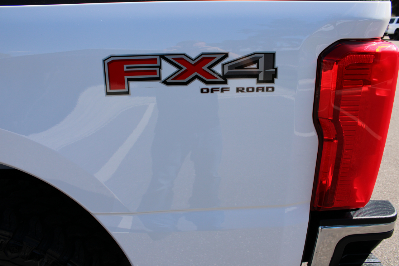 Ford F-250 SD XLT Crew Cab 4WD 2024 Ford F-250 SD XLT Crew Cab 4WD 2024