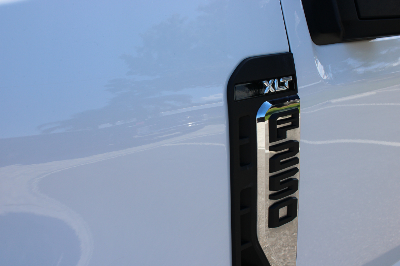 Ford F-250 SD XLT Crew Cab 4WD 2024 Ford F-250 SD XLT Crew Cab 4WD 2024