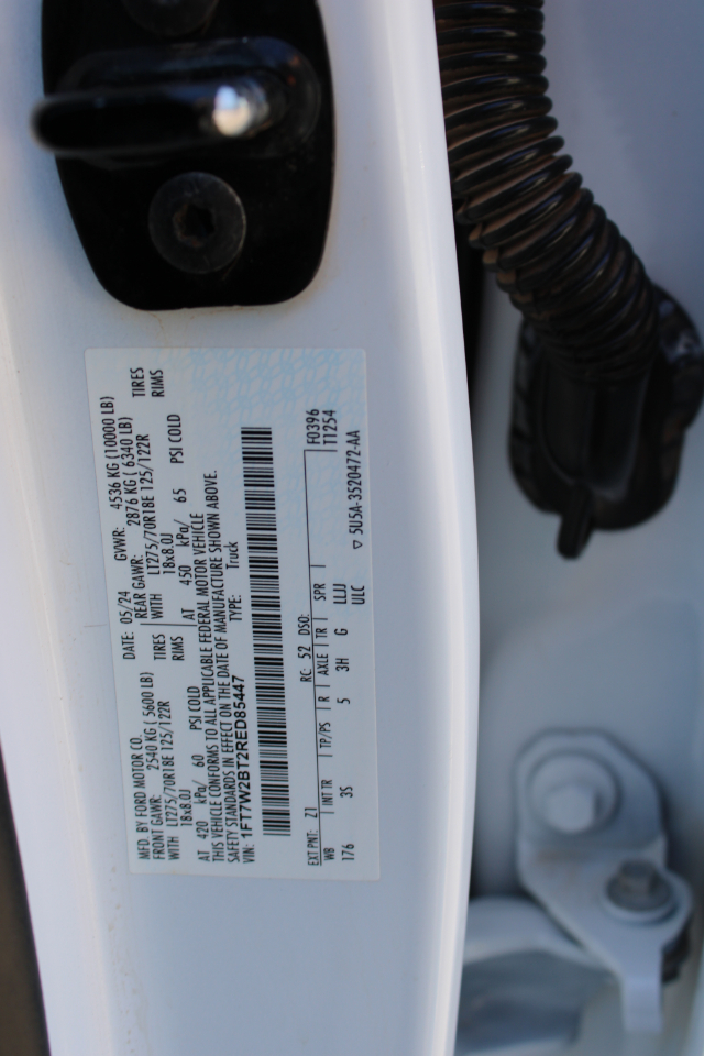 Ford F-250 SD XLT Crew Cab 4WD 2024 Ford F-250 SD XLT Crew Cab 4WD 2024