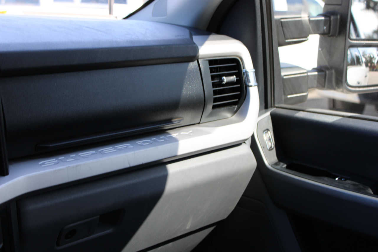 Ford F-250 SD XLT Crew Cab 4WD 2024 Ford F-250 SD XLT Crew Cab 4WD 2024