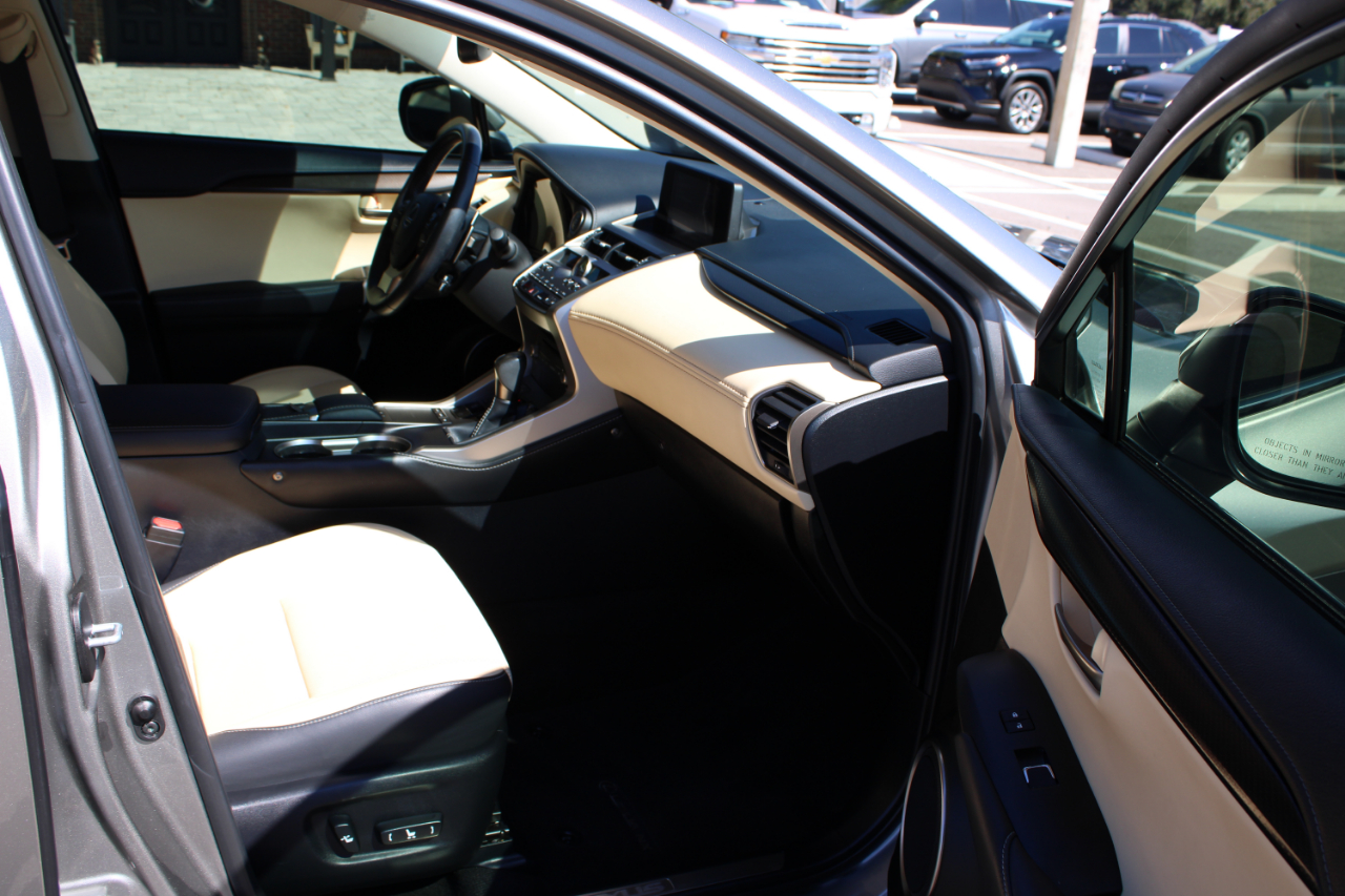 Lexus NX 300 Base 4D SUV FWD 2021 Lexus NX 300 Base 4D SUV FWD 2021
