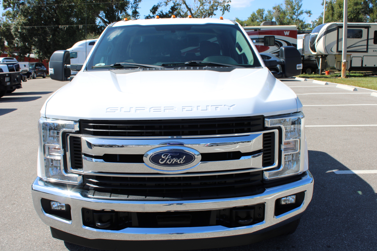 Ford F-250 SD XLT Crew Cab Long Bed 2WD 2018 Ford F-250 SD XLT Crew Cab Long Bed 2WD 2018