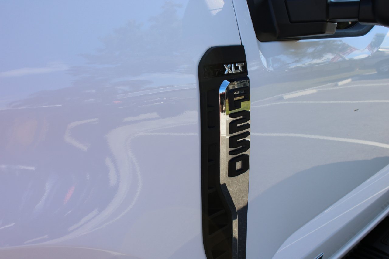 Ford F-250 SD XLT Crew Cab 4WD 2025 Ford F-250 SD XLT Crew Cab 4WD 2025