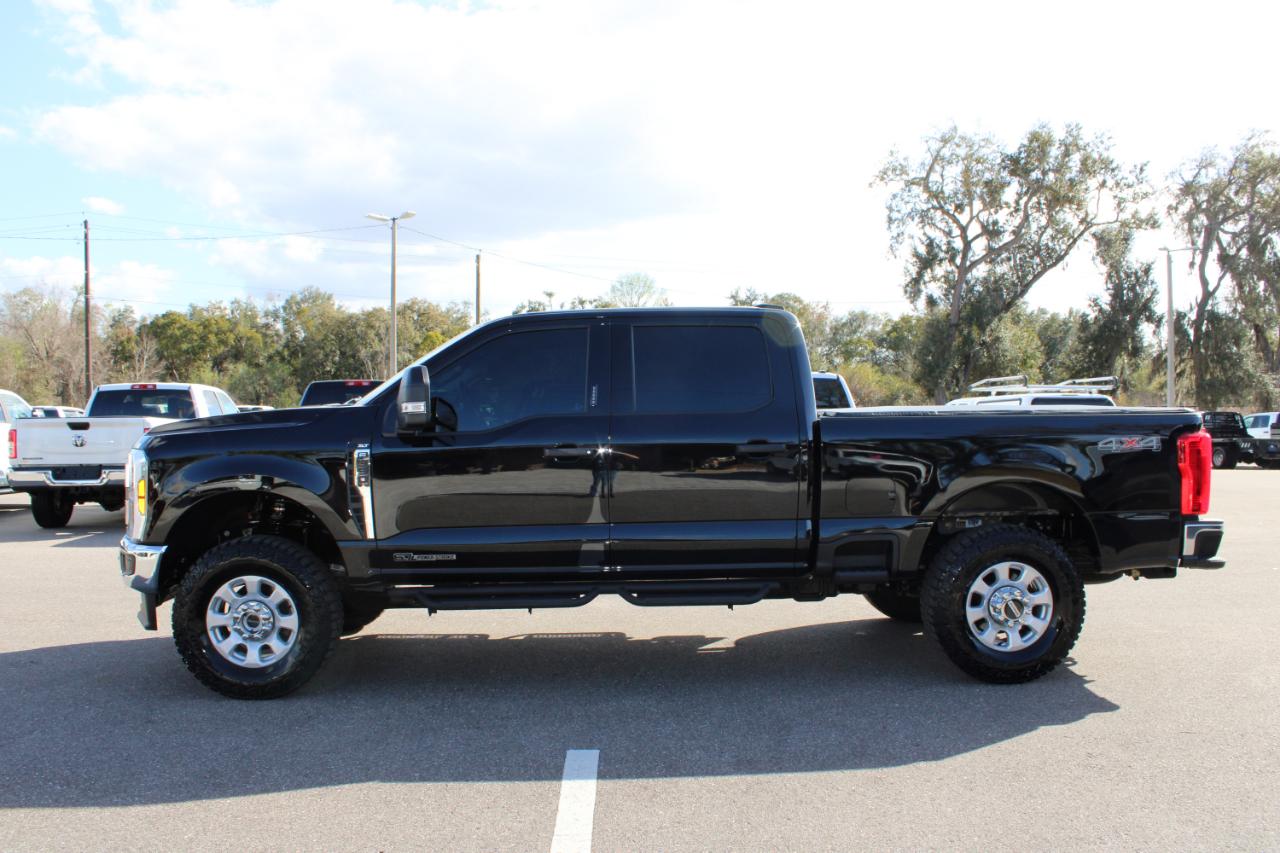 Ford F-350 SD XLT Crew Cab 4WD 2024