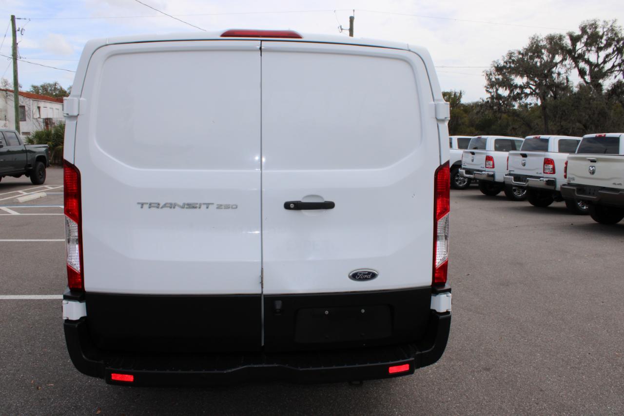 Ford Transit 250 Van Low Roof w/Sliding Pass. 130-in. WB 2019