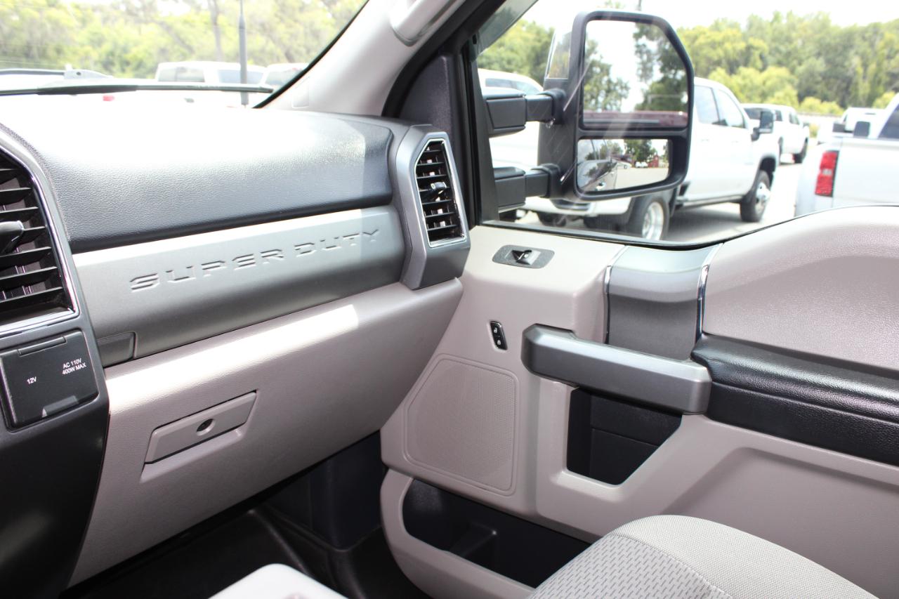 Ford F-250 Crew Cab 4dr 152.2" WB 4WD 2022