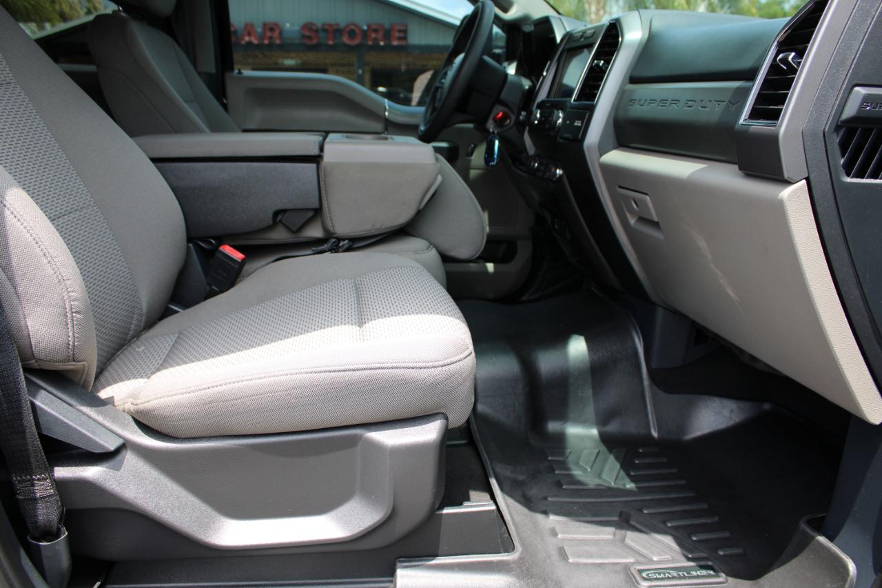 Ford F-250 Crew Cab 4dr 152.2" WB 4WD 2022