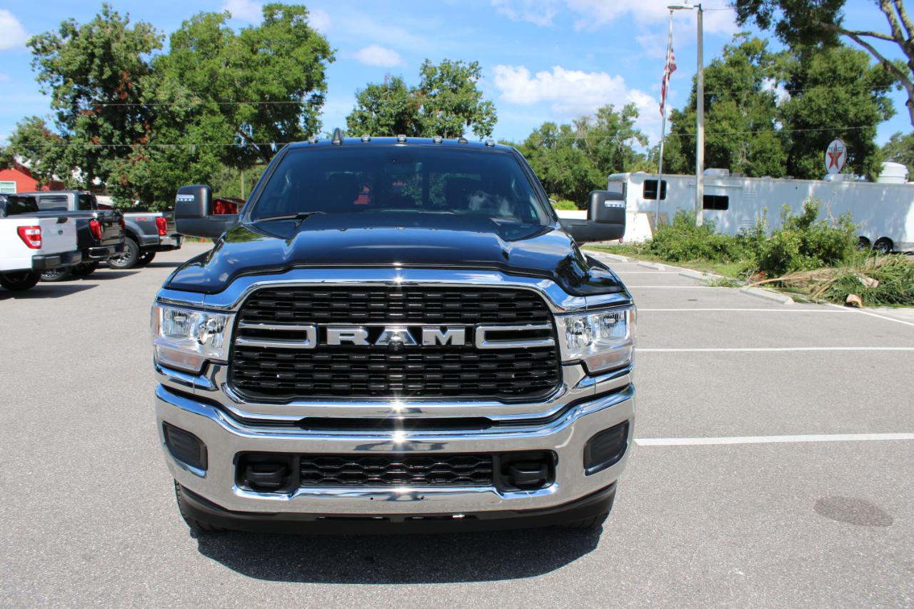 RAM 3500 Tradesman Crew Cab 4WD 2024