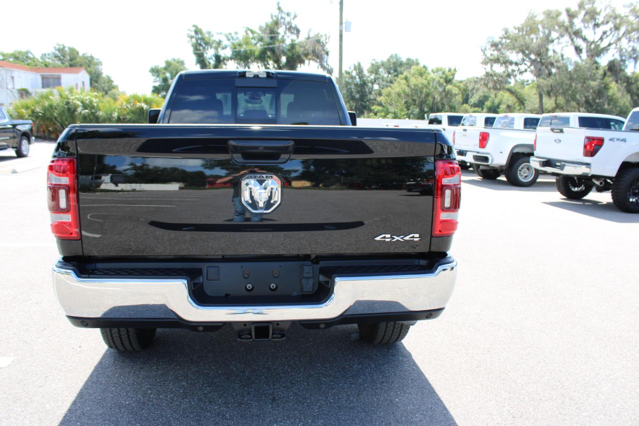 RAM 3500 Tradesman Crew Cab 4WD 2024