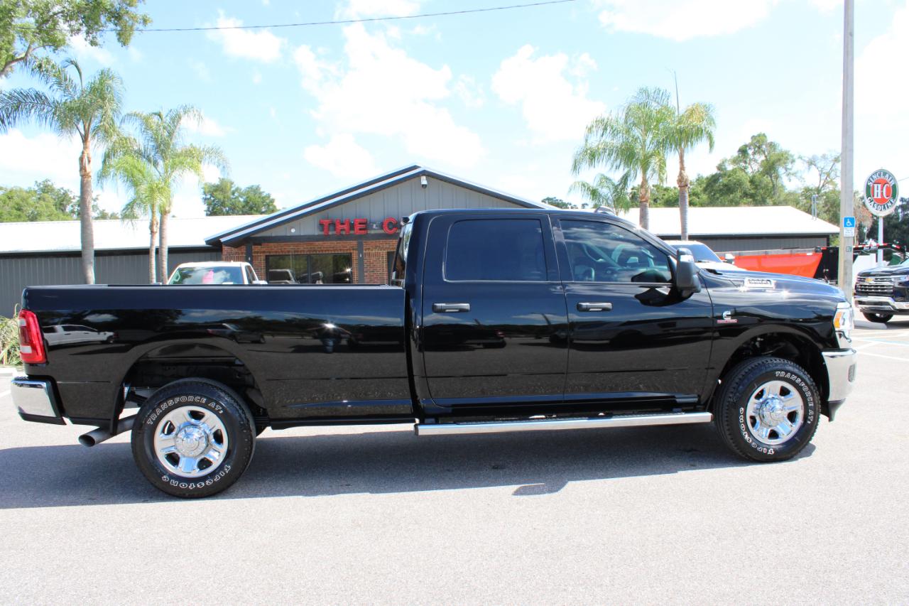 RAM 3500 Tradesman Crew Cab 4WD 2024