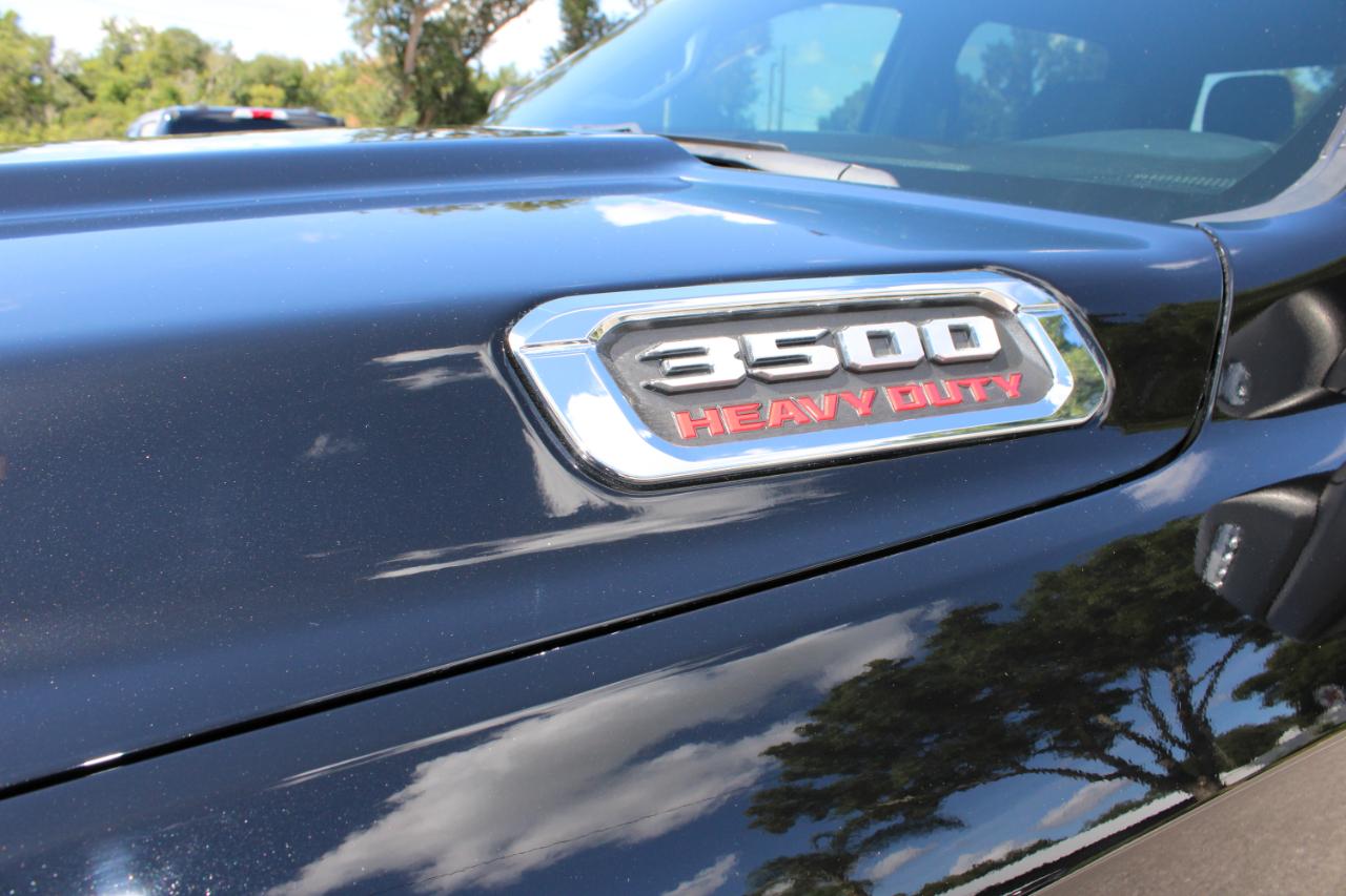 RAM 3500 Tradesman Crew Cab 4WD 2024