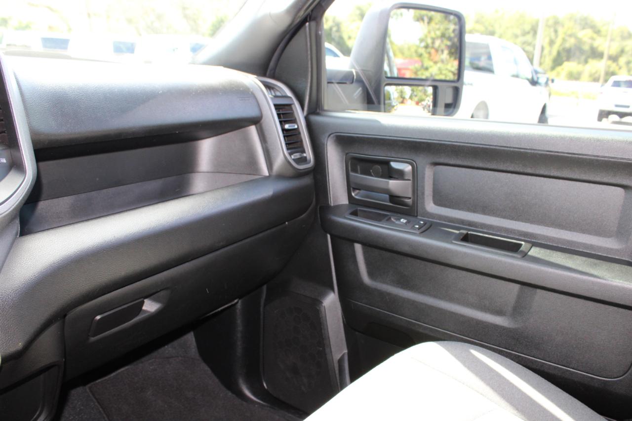 RAM 3500 Tradesman Crew Cab 4WD 2024