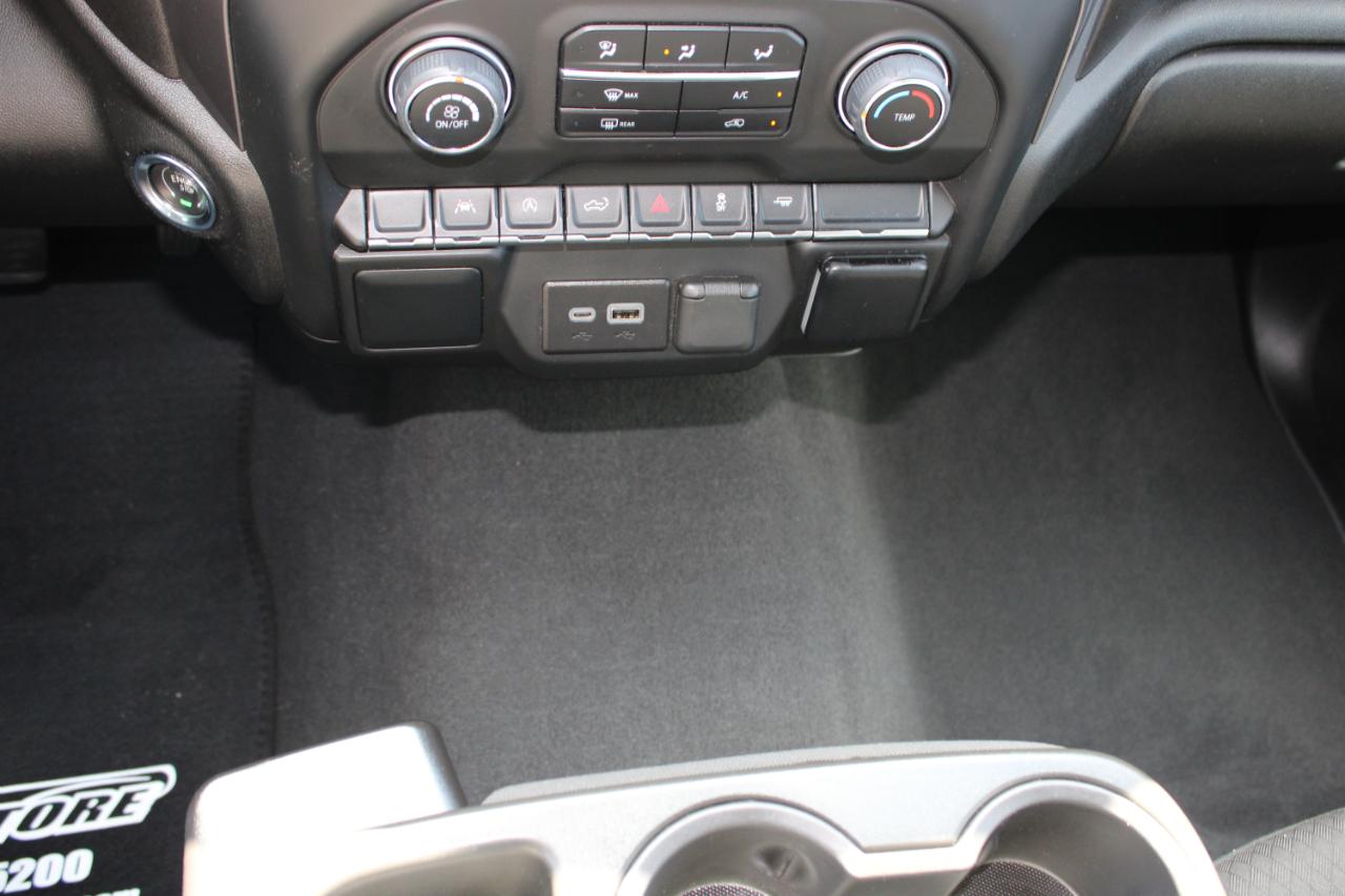 Chevrolet Silverado 1500 Custom Crew Cab 2WD 2024
