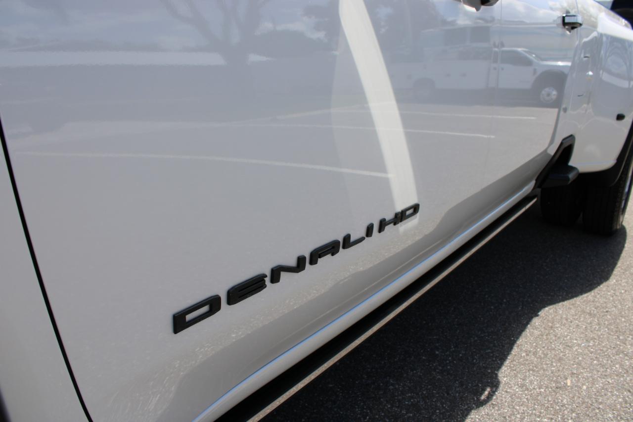 GMC Sierra 3500HD Denali Ultimate Crew Cab 4WD 2024