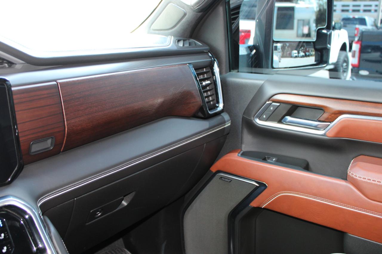 GMC Sierra 3500HD Denali Ultimate Crew Cab 4WD 2024