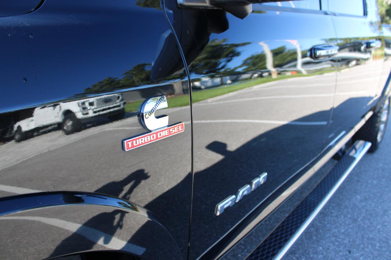 RAM 3500 Laramie Mega Cab 4WD 2019