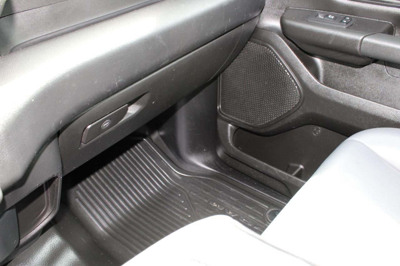 RAM 1500 Tradesman Quad Cab 2WD 2023