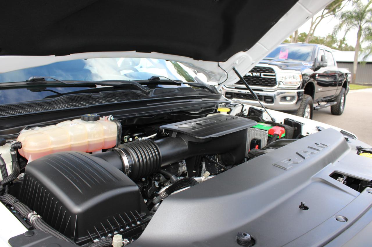 RAM 1500 Tradesman Quad Cab 2WD 2023
