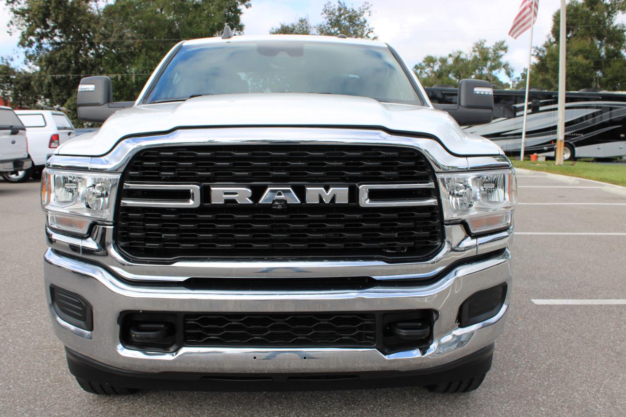 RAM 3500 Tradesman Crew Cab 4WD 2024