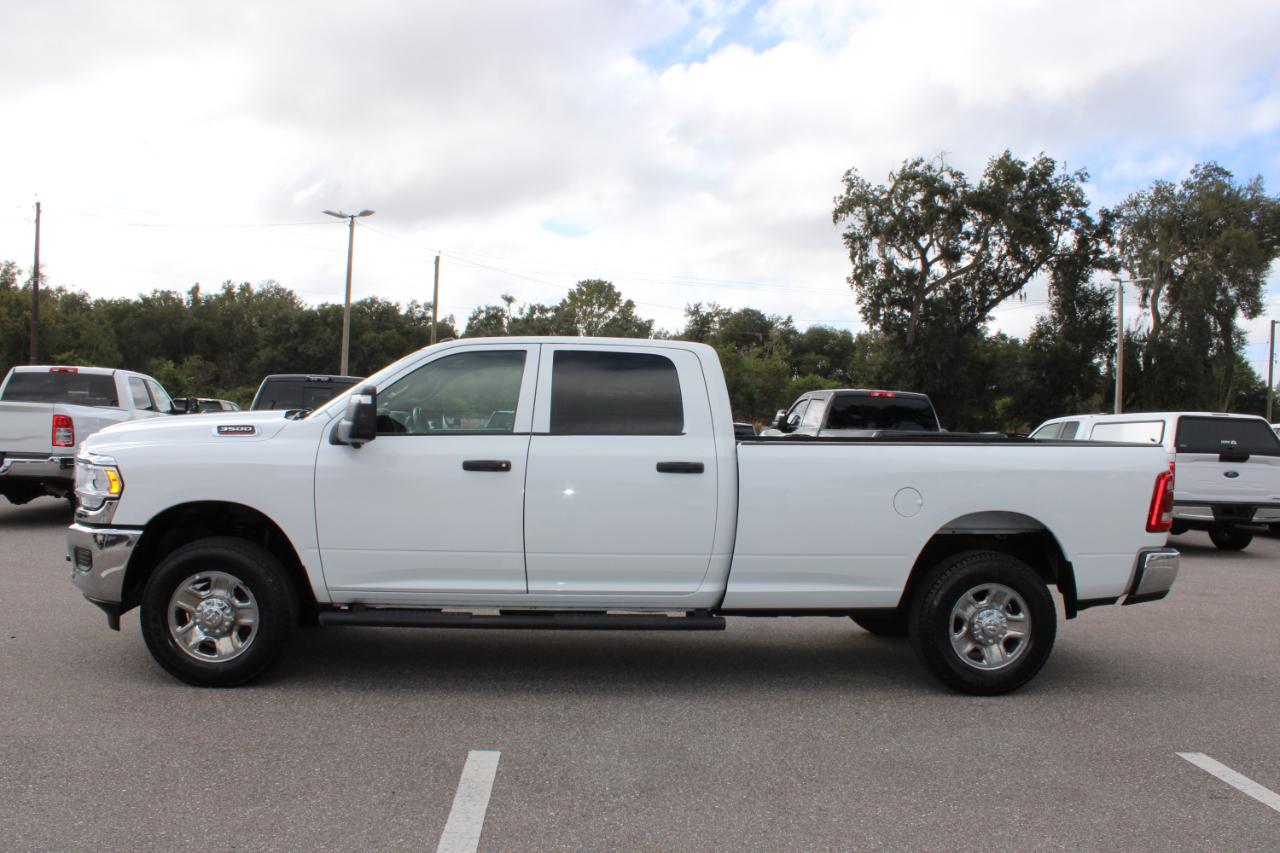 RAM 3500 Tradesman Crew Cab 4WD 2024