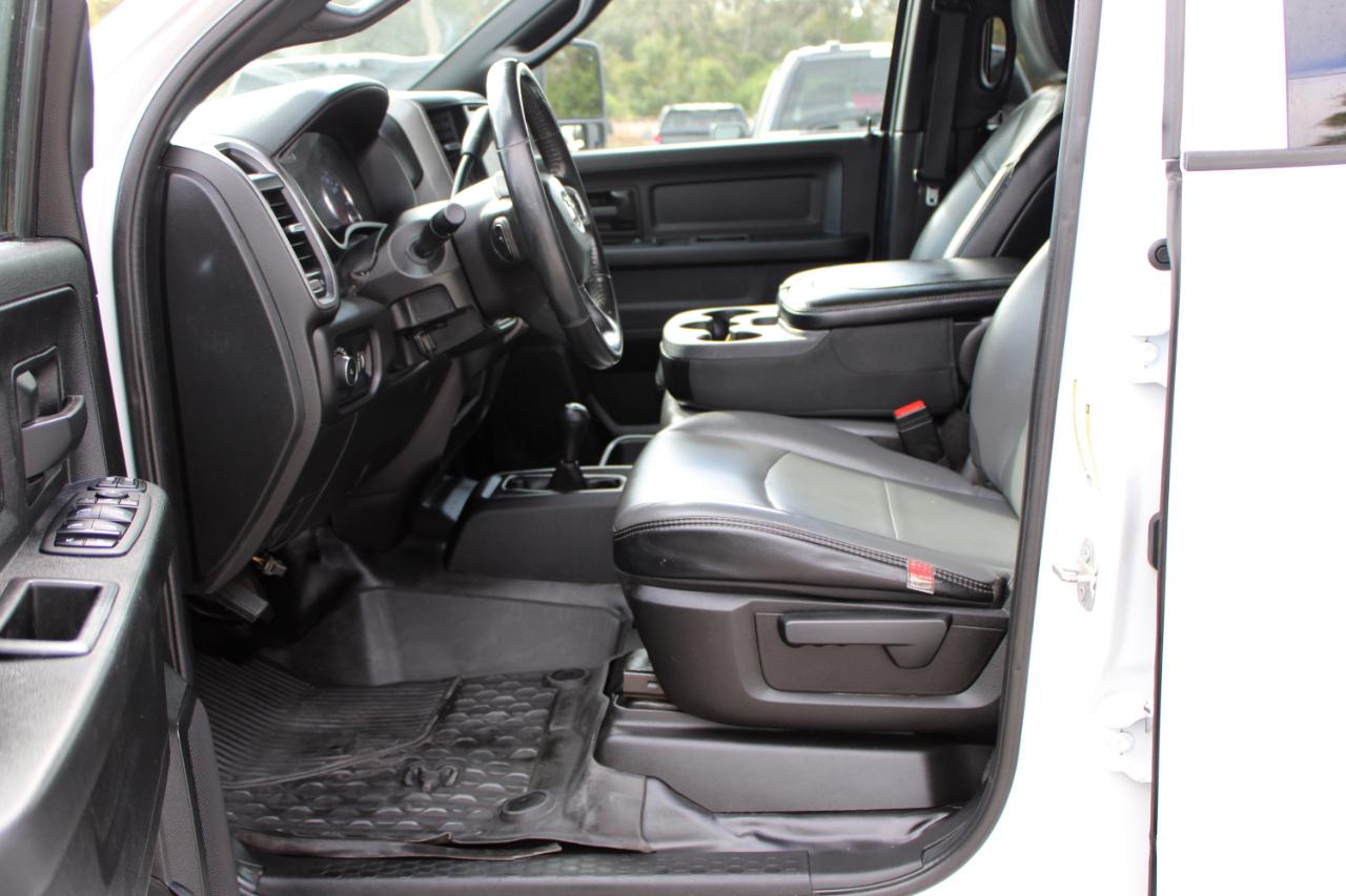 RAM 3500 Tradesman Crew Cab 4WD 2024